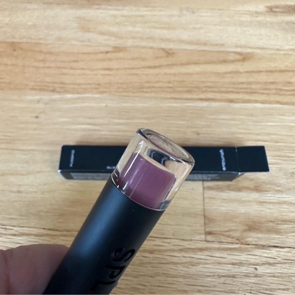 Younique MOODSTRUCK SPLASH all-day matte lip